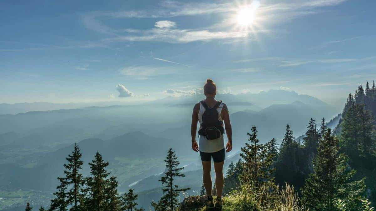 La vie est difficile et c'est une réalité à accepter, une fois assumé, le poids tombe et on avance plus librement